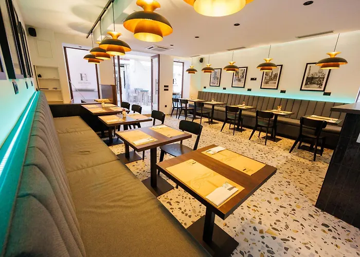 Lux Luna Apartments & Rooms Old Town